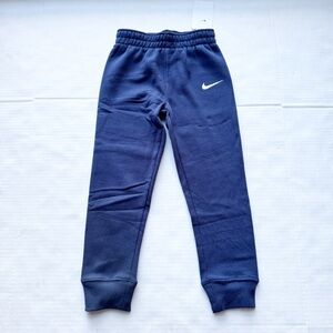 Nike Boy New Sweatpants in Obsidian Blue
NWT size 5-6Y